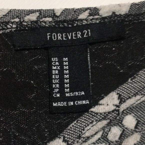 Forever 21 black and white floral dress 👗 - Picture 3 of 4